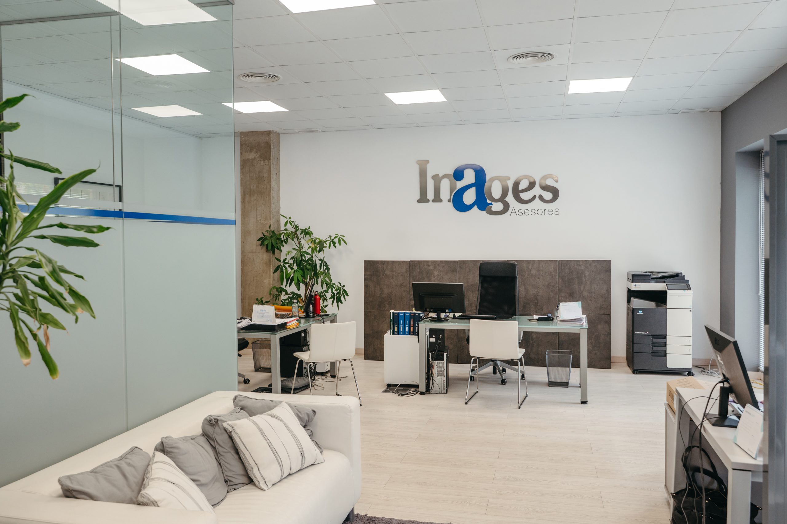 Imagen interior de as oficinas de Inages Asesores